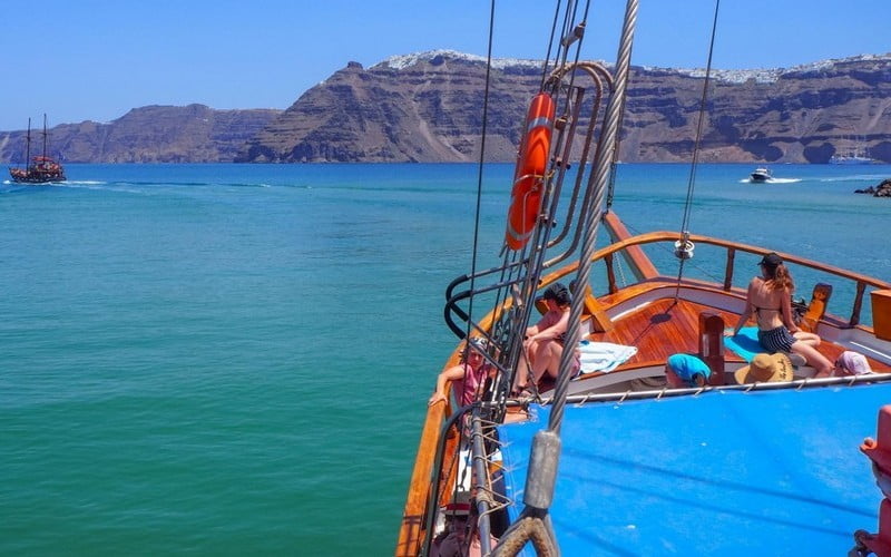 Santorini Volcanic Islands with Hot Springs Cruise
